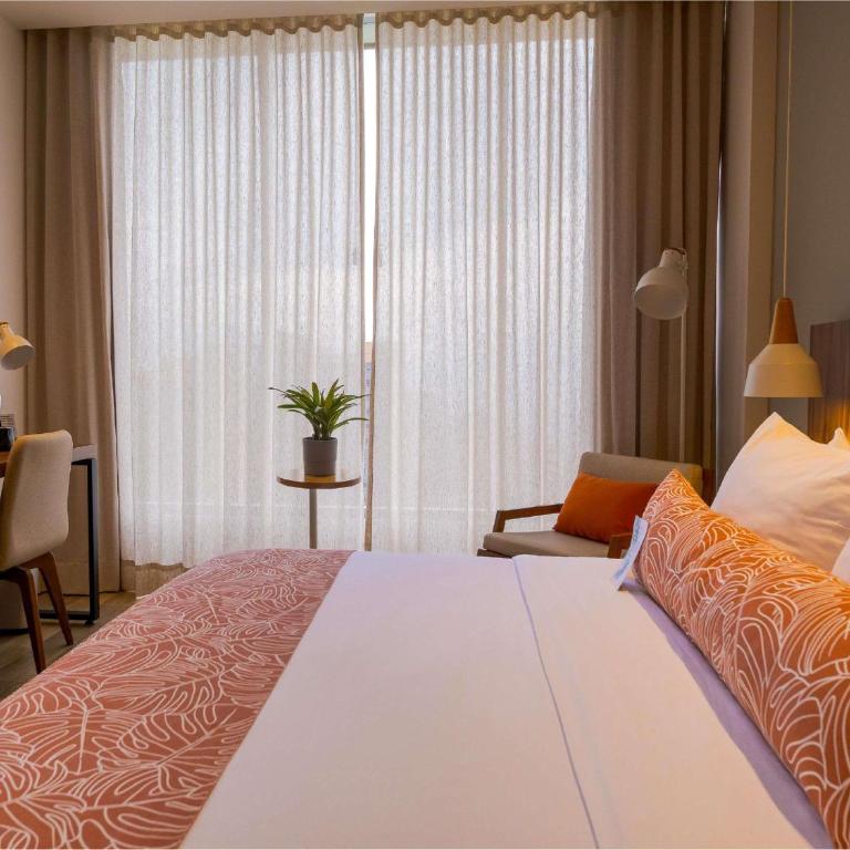 Novotel Medellin El Tesoro - Habitación Deluxe con cama extragrande - 1