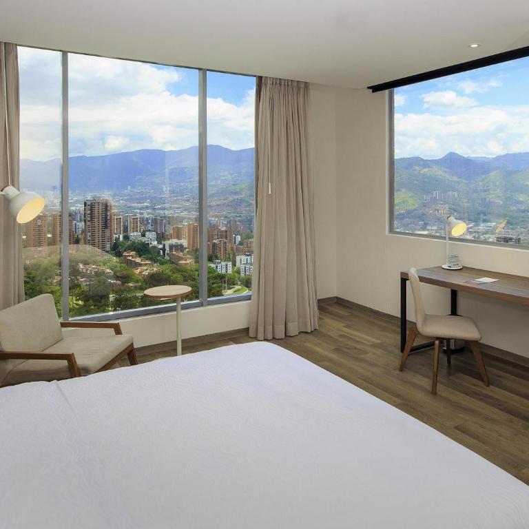 Novotel Medellin El Tesoro - Habitación Deluxe con cama extragrande - 4