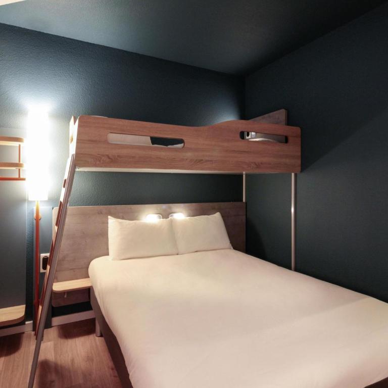 ibis budget Cahors - Chambre Triple avec Lit Double et Lit Superposé - 2