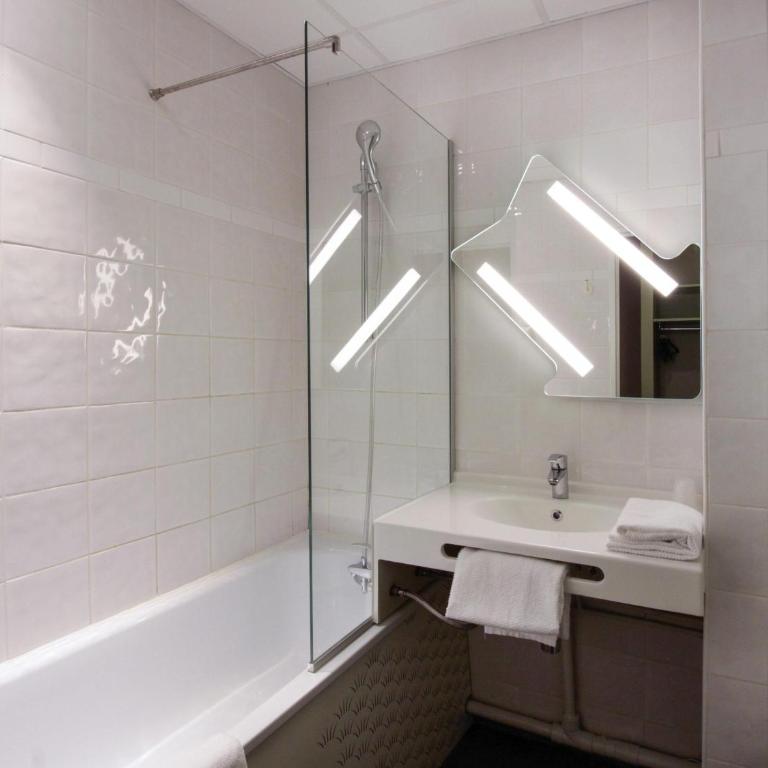 ibis budget Cahors - Chambre Triple avec Lit Double et Lit Superposé - 4