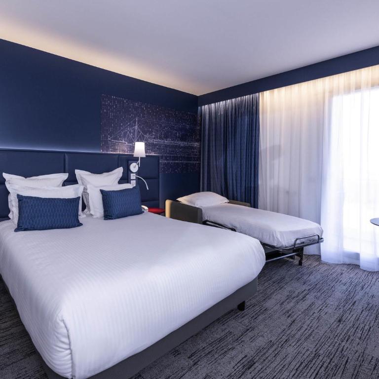 Hôtel Mercure Toulon La Seyne-Sur-Mer - Chambre Triple avec Terrasse - 3