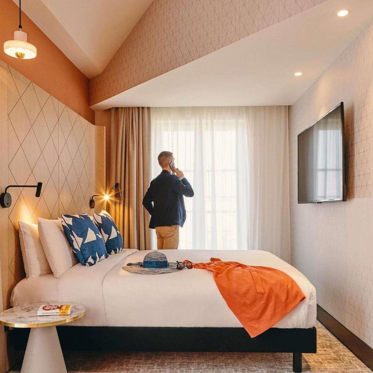 Mercure Marseille Canebière Vieux-Port - Suite Familiale Supérieure avec Lit Double et Canapé-Lit Double - 2