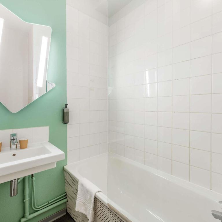 Ibis Budget Bourgoin Jallieu Centre - Chambre Classique avec 1 Lit Double et 1 Lit Simple - 2