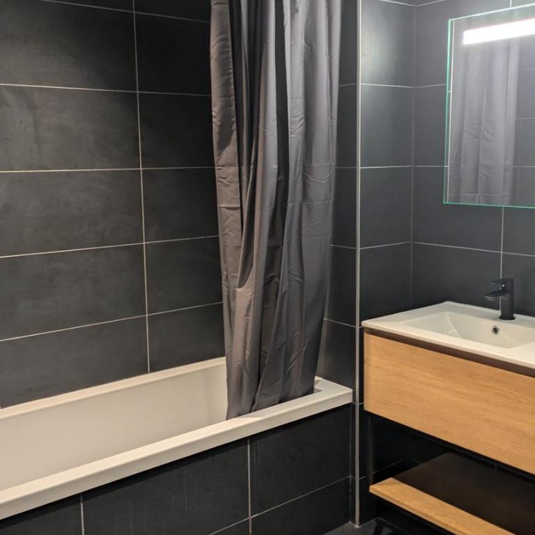 Appartement neuf 4 chambres avec vue panoramique - Apartment mit 4 Schlafzimmern und einem Balkon - 11