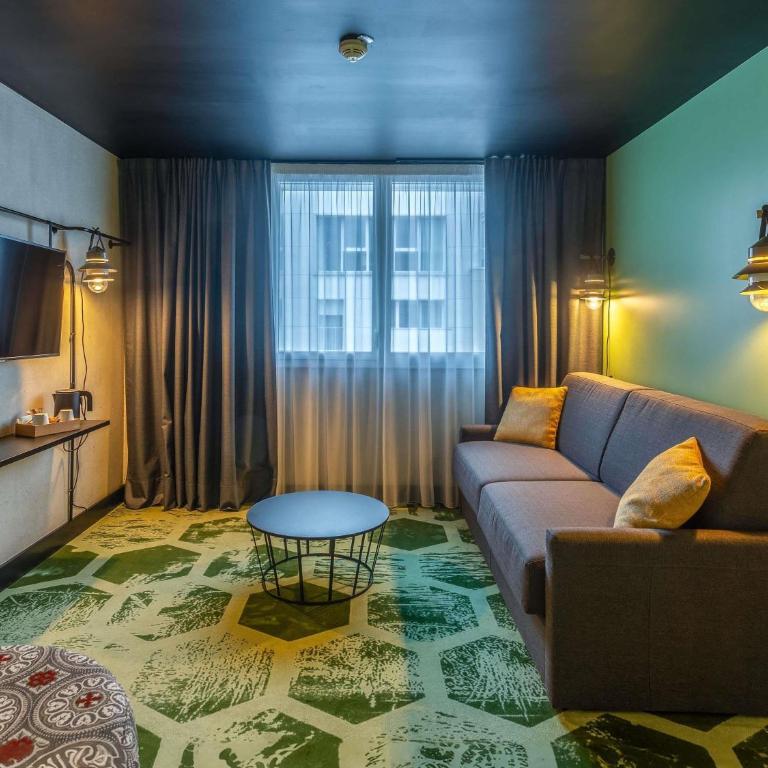 ibis Styles Amiens Centre - Chambre Familiale avec Lit Double et Canapé-Lit - 9