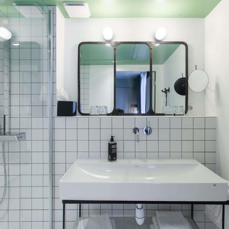 ibis Styles Amiens Centre - Chambre Familiale avec Lit Double et Canapé-Lit - 10