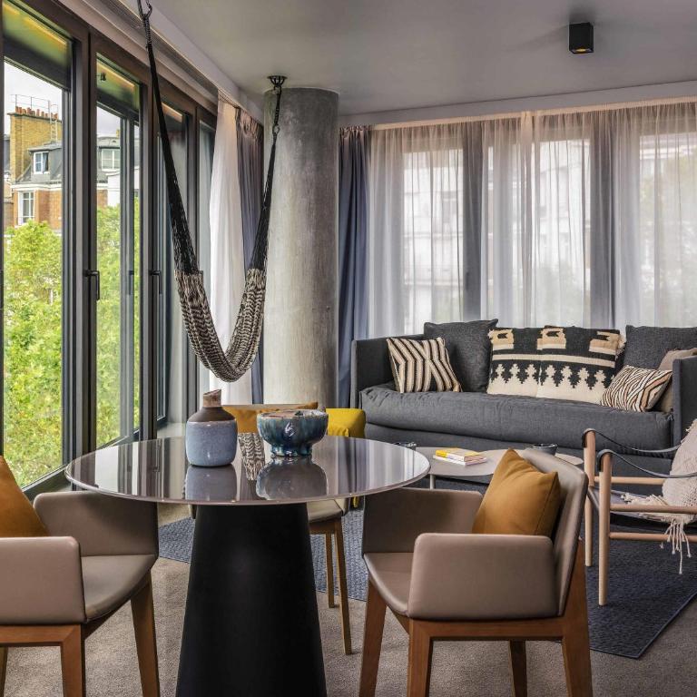 Novotel Paris Porte Versailles - Junior Suite King con Divano Letto - 2