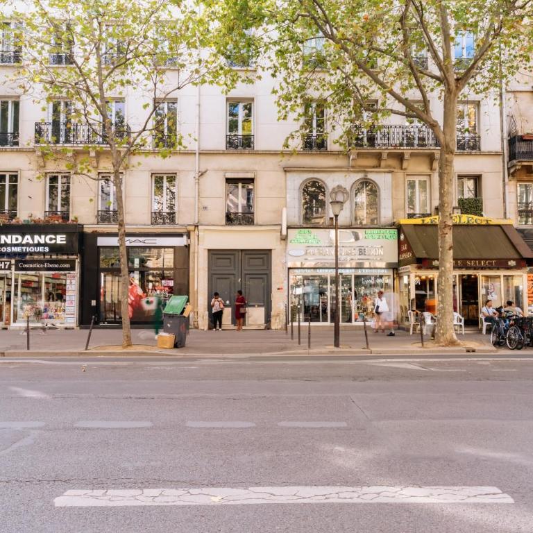 Stylish 2 Bedroom Apartment in Paris - Apartment - 50