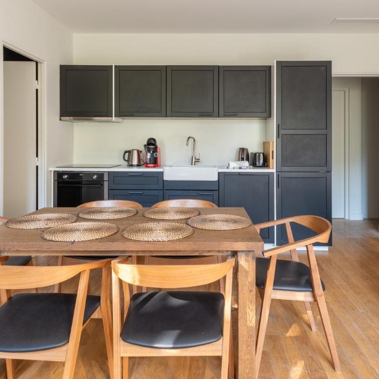 Stylish 2 Bedroom Apartment in Paris - Apartment - 63