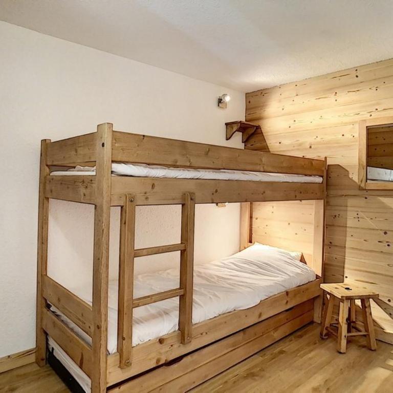 Résidence Caron - Appartement rénové, spacieux et moderne · Départ et retour skis aux pieds · Balcon MAE-0884 - Appartement - 9