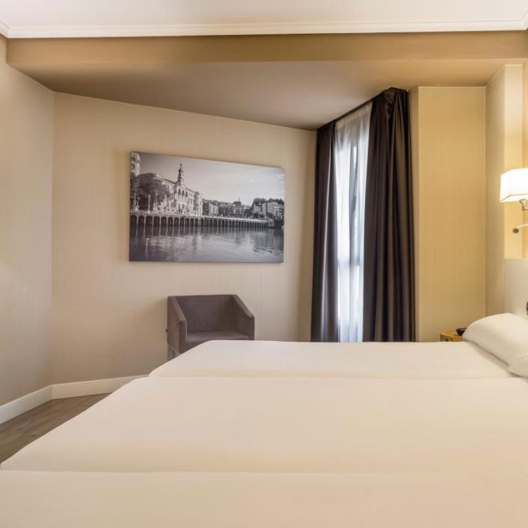 Hotel ILUNION Abando Bilbao - Habitación Triple - 4