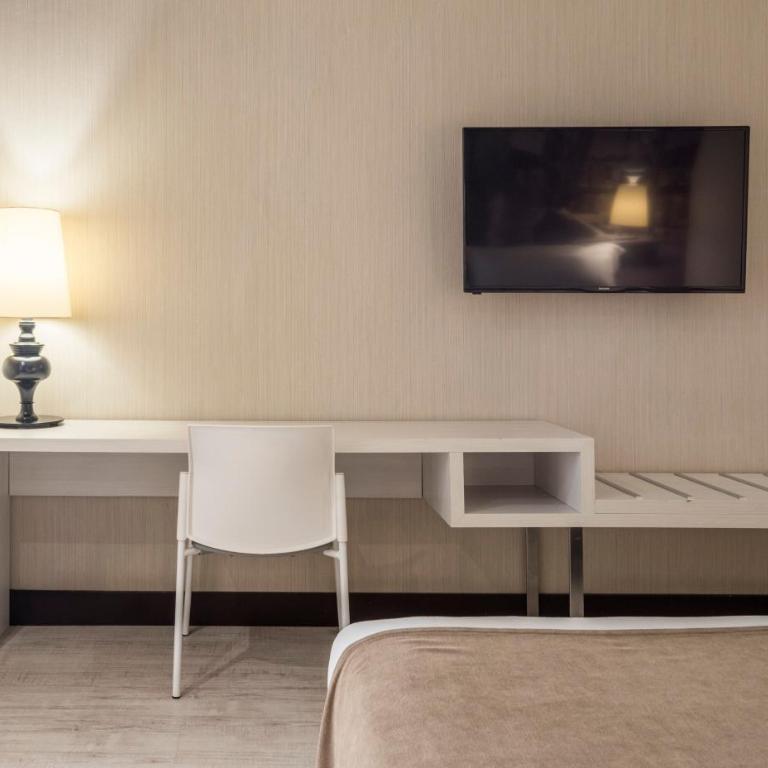 Hotel ILUNION Abando Bilbao - Habitación Doble Estándar - 7