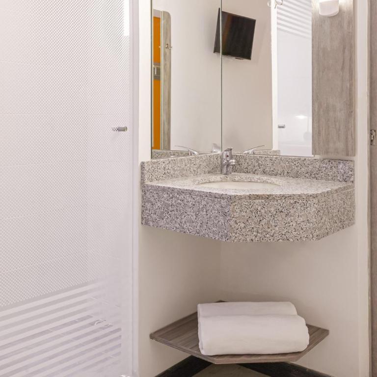 ibis Budget Barranquilla - Habitación Doble con cama supletoria (2 adultos + 1 niño) - 4