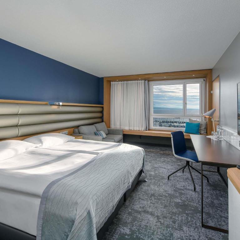 Mövenpick Hotel Lausanne - Deluxe Zimmer mit Queensize-Bett und Seeblick - 2