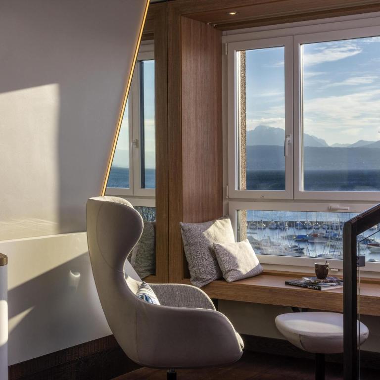 Mövenpick Hotel Lausanne - Maisonette-Suite mit Kingsize-Bett und Seeblick - 5