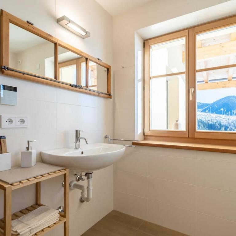 Modern Alpine Lodge Ski Storage & Sunset Terrace - Four-Bedroom Luxury Apartment - 27