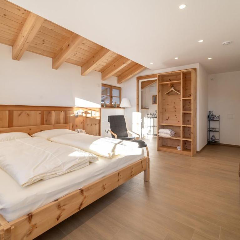 Modern Alpine Lodge Ski Storage & Sunset Terrace - Four-Bedroom Luxury Apartment - 24