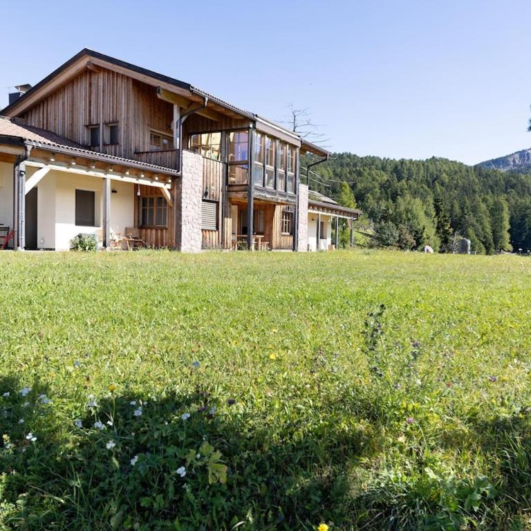 Modern Alpine Lodge Ski Storage & Sunset Terrace - Four-Bedroom Luxury Apartment - 9
