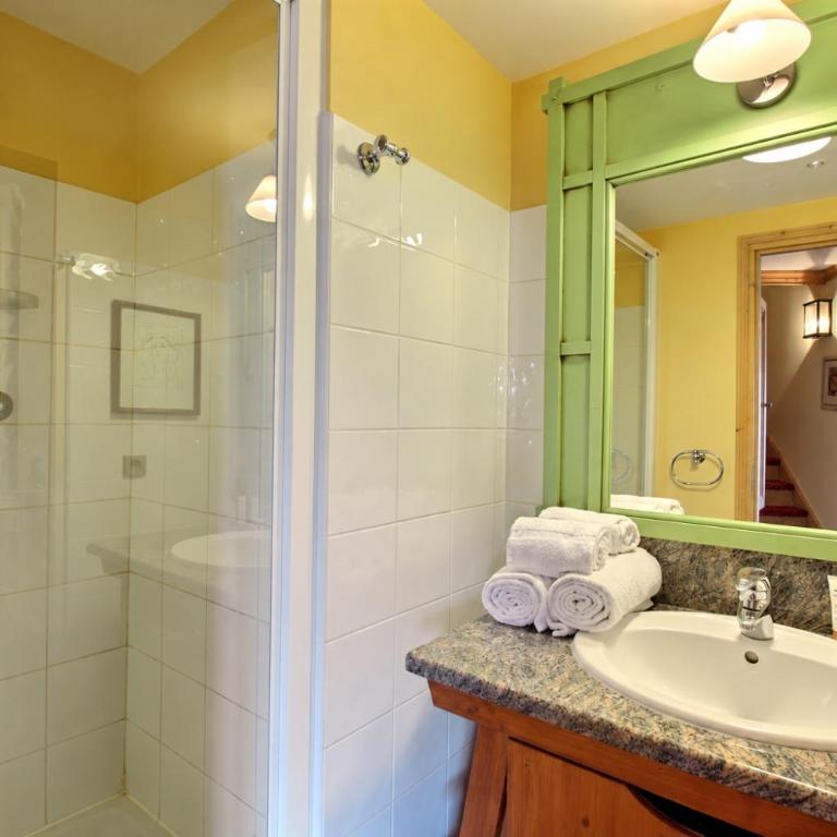 ARC 1950, Appartement 2 chambres, Duplex, Cheminée, 6 pers, Sauna, Hammam, Jacuzzi, Salle de fitness, Piscine intérieure chauffée, Départ et retour skis aux pieds - Appartement 2 Chambres avec Vue sur la Montagne - 10