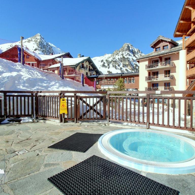 ARC 1950, Appartement 2 chambres, Duplex, Cheminée, 6 pers, Sauna, Hammam, Jacuzzi, Salle de fitness, Piscine intérieure chauffée, Départ et retour skis aux pieds - Appartement 2 Chambres avec Vue sur la Montagne - 21