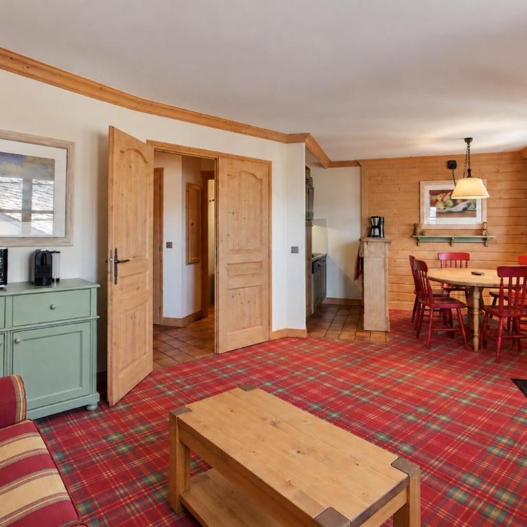 ARC 1950, Appartement 2 chambres, Duplex, Cheminée, 6 pers, Sauna, Hammam, Jacuzzi, Salle de fitness, Piscine intérieure chauffée, Départ et retour skis aux pieds - Appartement 2 Chambres avec Vue sur la Montagne - 6
