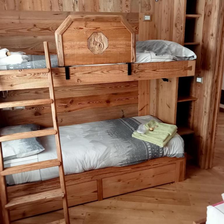 Mountain Escape Apartment Easy Access & Private Parking - Four-Bedroom Apartment - 30