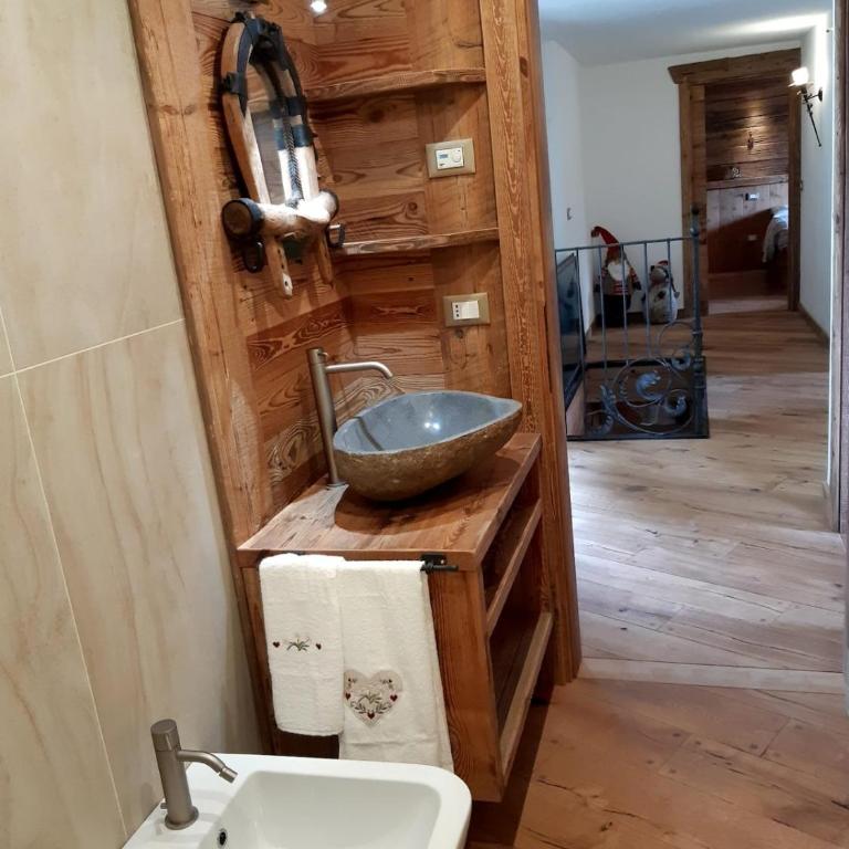 Mountain Escape Apartment Easy Access & Private Parking - Four-Bedroom Apartment - 28