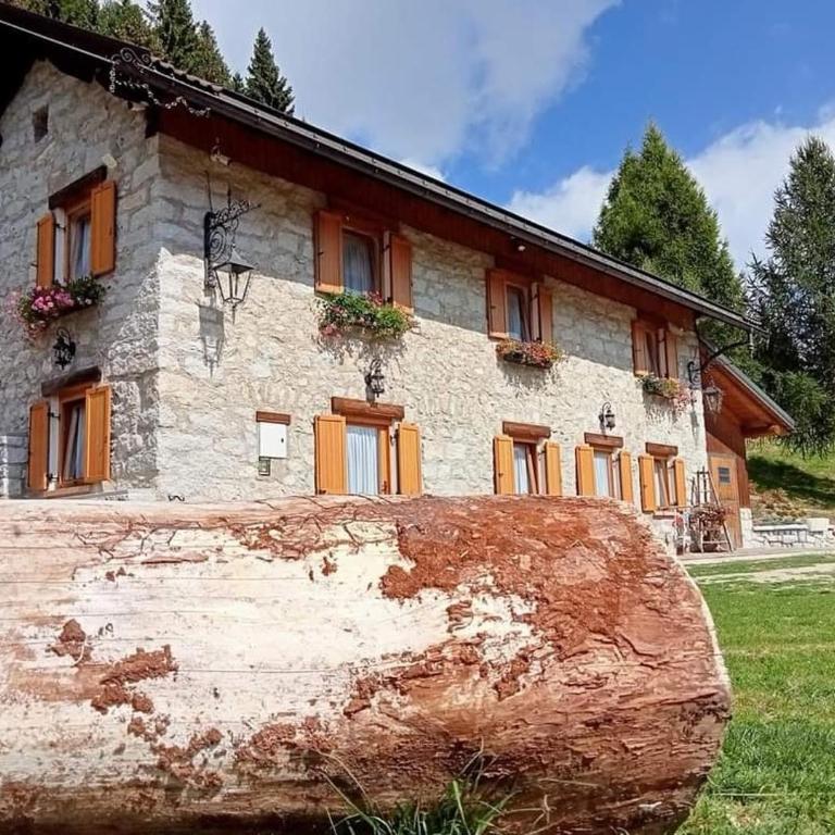 Mountain Escape Apartment Easy Access & Private Parking - Four-Bedroom Apartment - 24