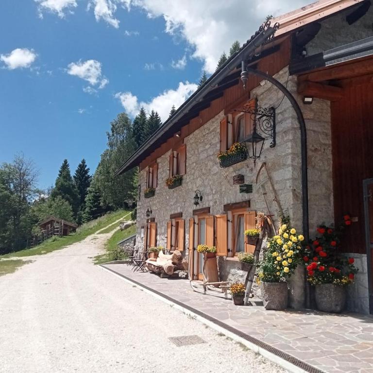 Mountain Escape Apartment Easy Access & Private Parking - Four-Bedroom Apartment - 23