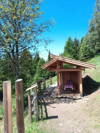Mountain Escape Apartment Easy Access & Private Parking - Four-Bedroom Apartment - 16