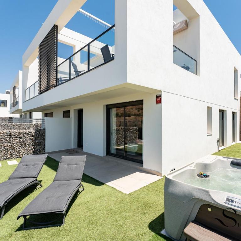 Alya Mijas - Villa Solmare - Direct Sea View and Hot Tub - Villa Superior - 1