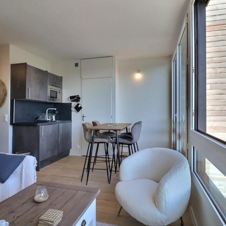 Sublime apartment facing the Port & Planches - Appartement - 5