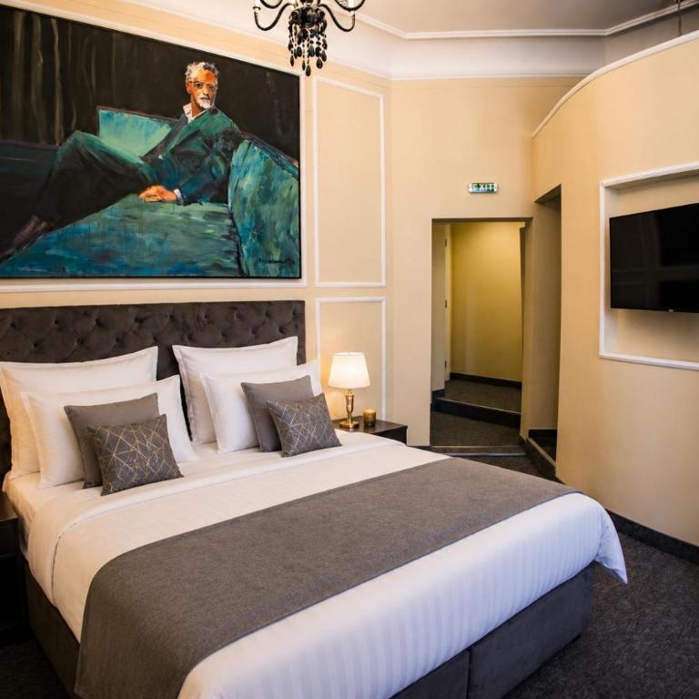 The Velvet Suites - Superior Suite - 2