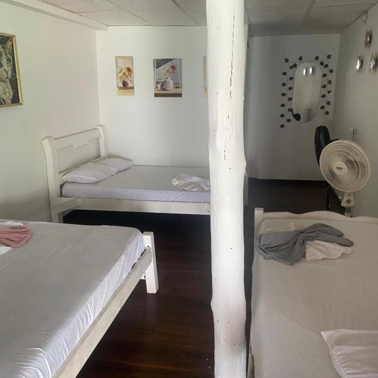 Hotel Los 3 Chamos - Family Room with Private Bathroom - 2