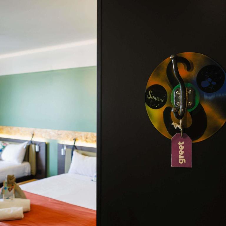 Greet Hotel Lyon Confluence - Chambre Familiale « Pop » pour 4 personnes - 8