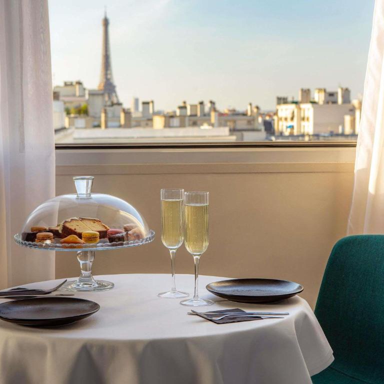 Mercure Paris Montparnasse Pasteur - Suite Junior avec 1 Lit King-Size et Canapé-Lit pour 2 Personnes - Vue sur Tour Eiffel - 2
