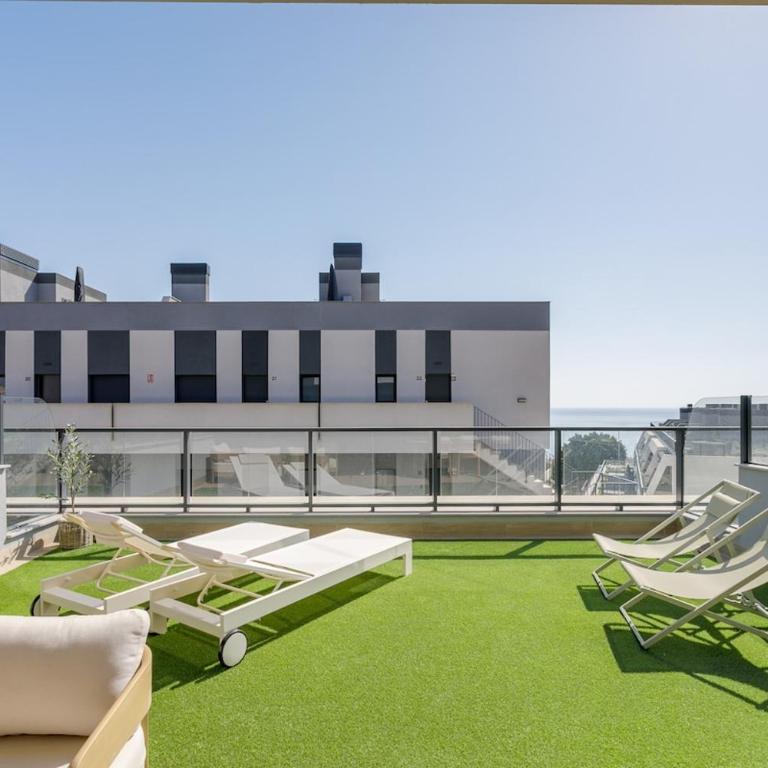 Infinity Pool, 15 Min Airport, Garage, AC - Apartamento de 2 dormitorios con vistas - 9