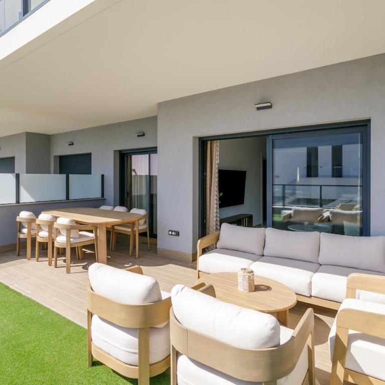 Infinity Pool, 15 Min Airport, Garage, AC - Apartamento de 2 dormitorios con vistas - 20