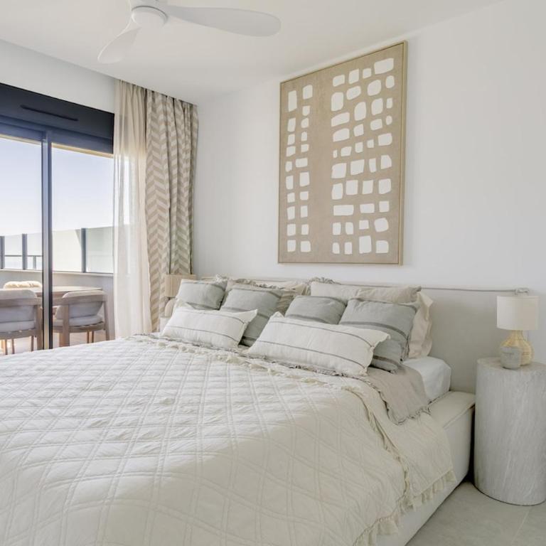 Infinity Pool, 15 Min Airport, Garage, AC - Apartamento de 2 dormitorios con vistas - 4