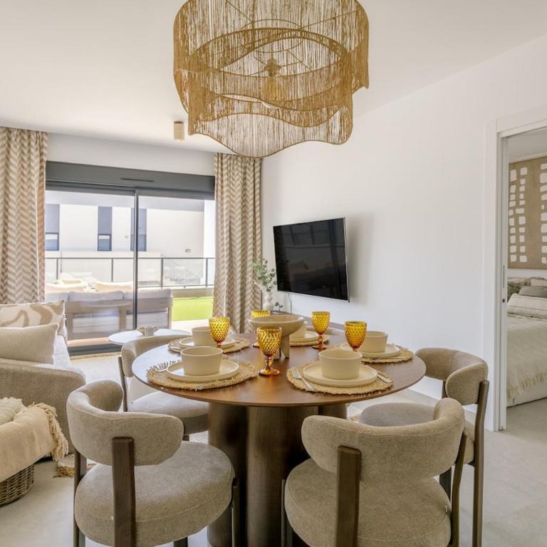 Infinity Pool, 15 Min Airport, Garage, AC - Apartamento de 2 dormitorios con vistas - 13
