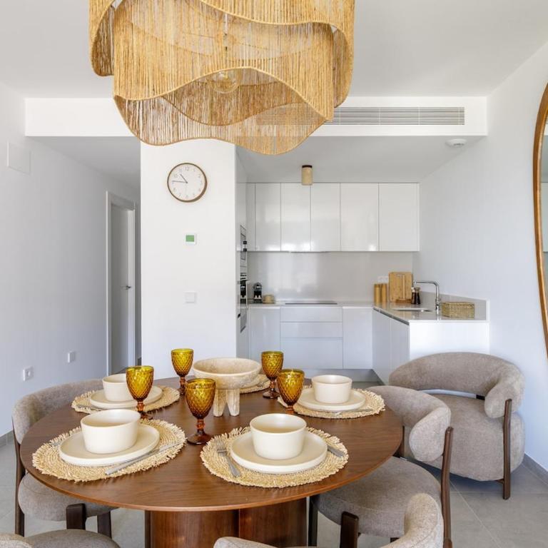 Infinity Pool, 15 Min Airport, Garage, AC - Apartamento de 2 dormitorios con vistas - 3