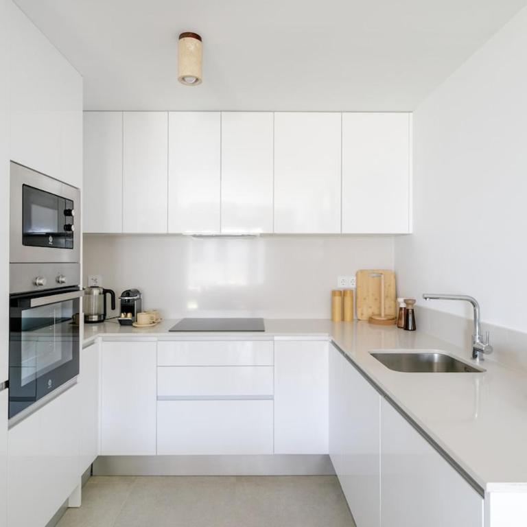 Infinity Pool, 15 Min Airport, Garage, AC - Apartamento de 2 dormitorios con vistas - 6