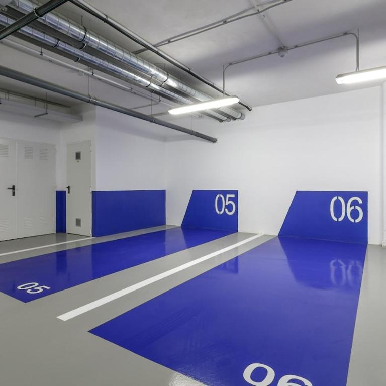Infinity Pool, 15 Min Airport, Garage, AC - Apartamento de 2 dormitorios con vistas - 8