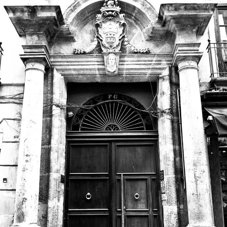 Gallidoro Maqueda 124 Street - Camera Matrimoniale con Balcone - 2