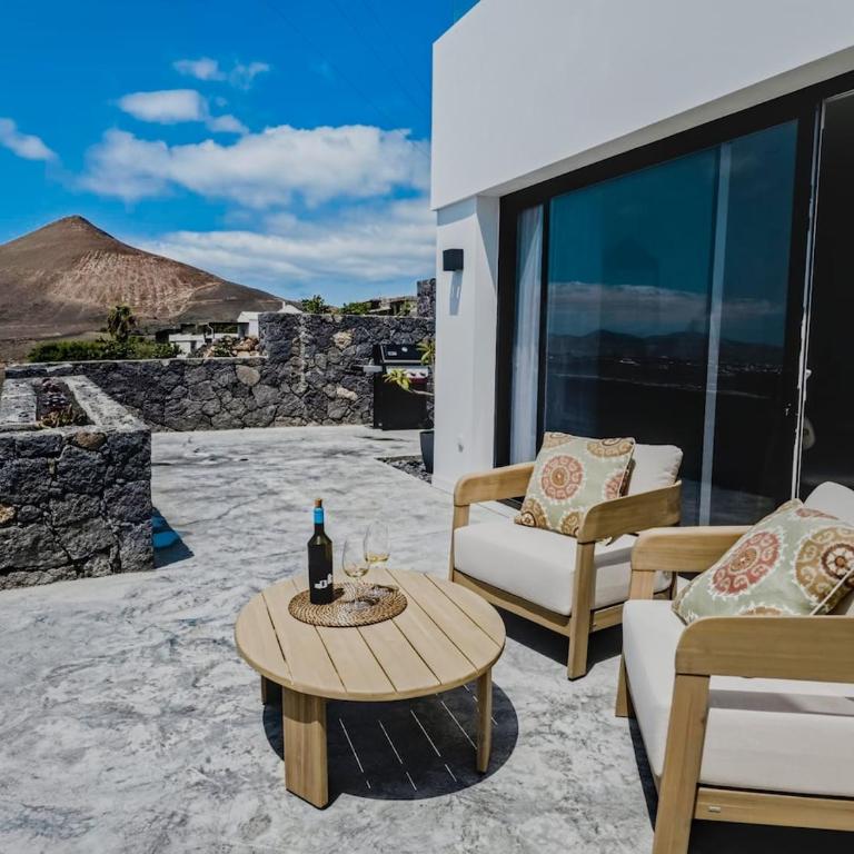La Raiz Ocean Views, Volcanic Landscape and Terrace - One-Bedroom Apartment - 2
