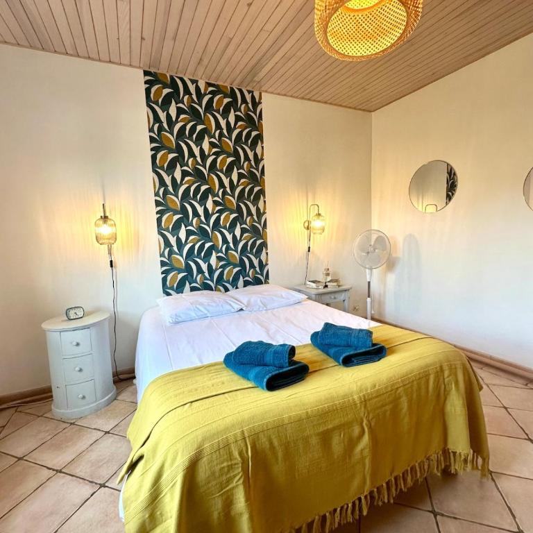 Villa Amandiers - Three-Bedroom Villa - 13