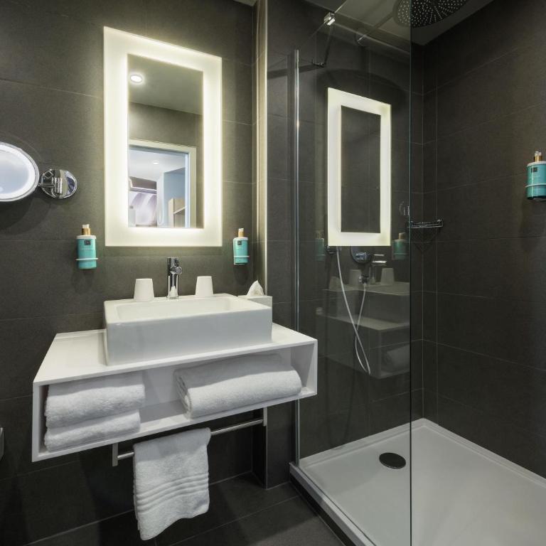 Novotel Paris 20 Belleville - Chambre Double Supérieure avec Balcon et Vue - 2