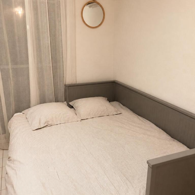 Studio meublé tourisme 2 étoiles, calme, vue étang, climatisé et parking - Appartement 2 Chambres - 6