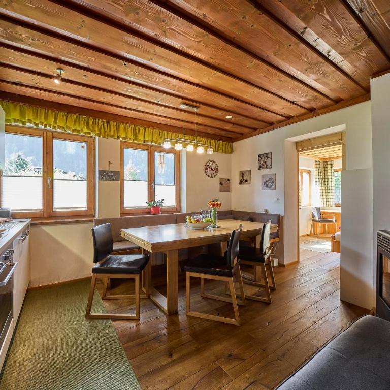Haus Eberl - Apartments - Four-Bedroom Apartment - 27