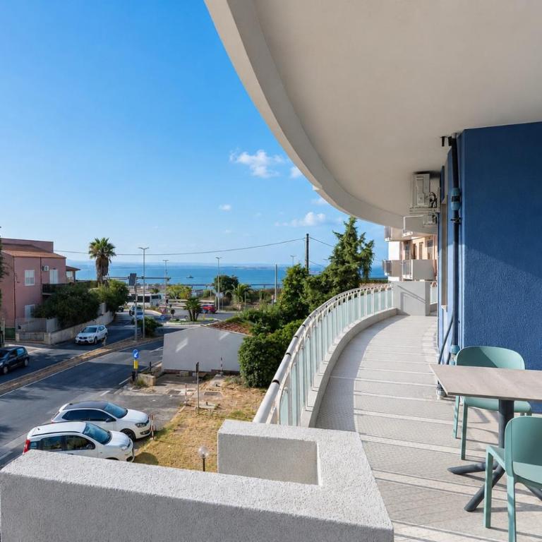 SOCIAL HUB Siracusa - Triple Room with Private Bathroom - 3